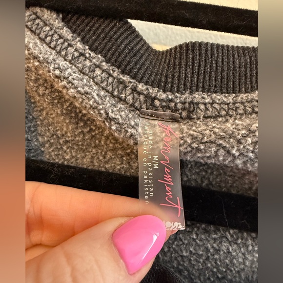 Free People Black Pullover Long Sleeve Crewneck Split Hem Sweater Medium NWT - Picture 5 of 12